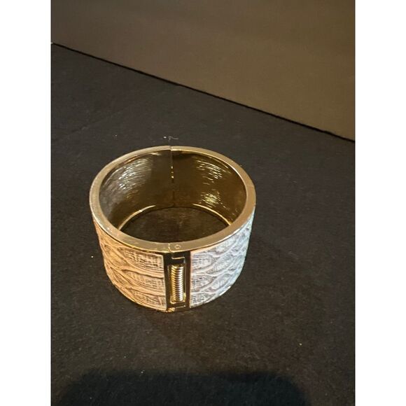 Vintage Enamel Cuff Bangle Bracelet - Picture 4 of 4